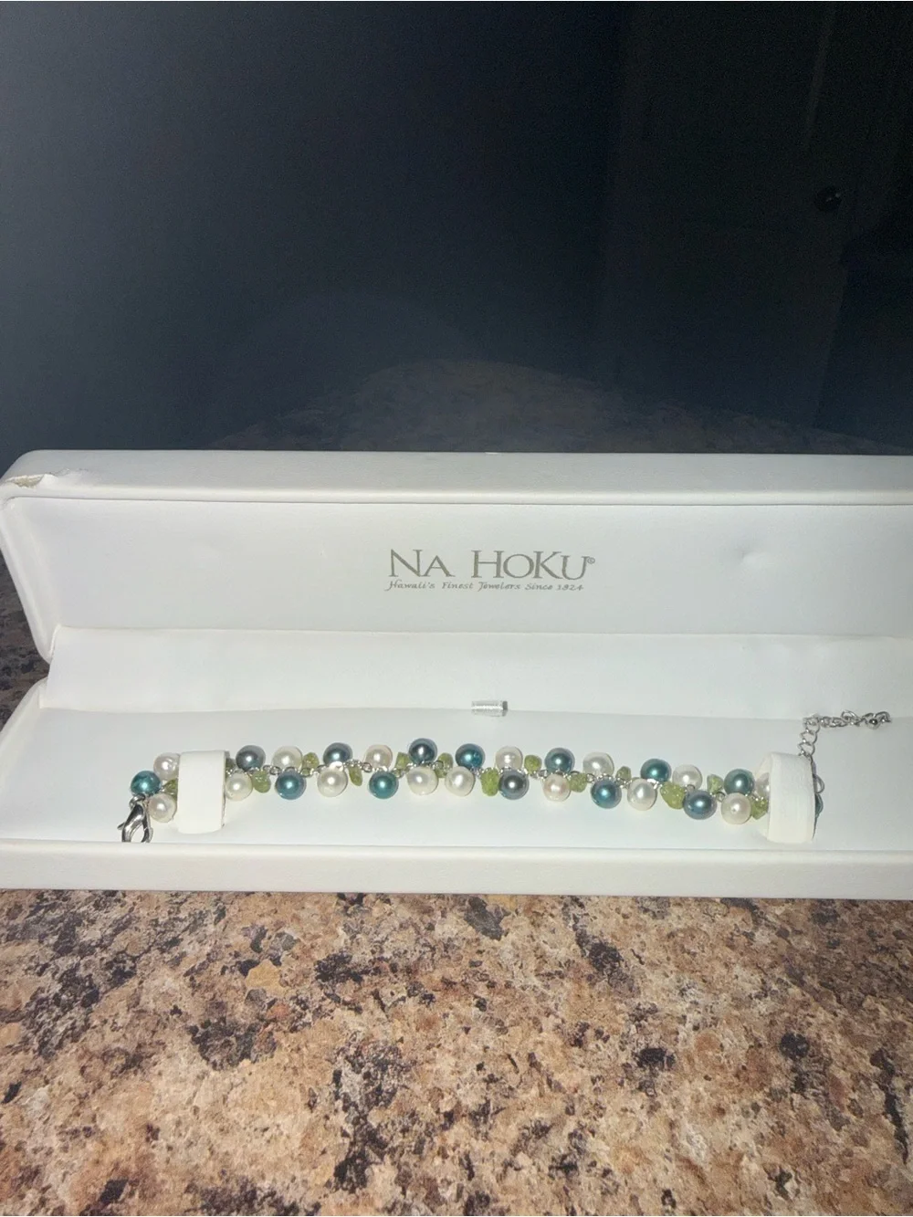 Na Hoku Multi-Tone Green Pearl Necklace and Bracelet Set with Silver Accents